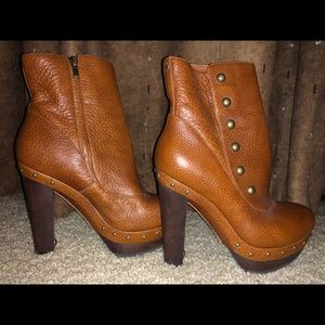 Super sexy Ugg platform leather rivet booties